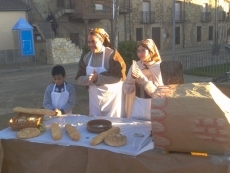 Foto 3 - Los vecinos dan vida a un belén en la tarde de Nochebuena