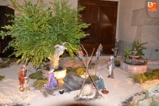 Foto 5 - La Parroquia de San Andrés homenajea al Árbol Gordo en su belén