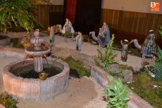 Foto 4 - La Parroquia de San Andrés homenajea al Árbol Gordo en su belén