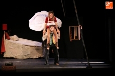 Foto 6 - Capicúa sorprende al público salmantino combinando teatro gestual, circo y danza