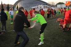 Foto 5 - El Salamanca FF gana el III Torneo Solidario de recogida de alimentos para Cruz Roja