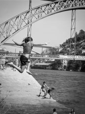 Foto 4 - 'Oporto en la calle', fotografías que narran historias con la ciudad portuaria como escenario