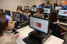 Foto 5 - Los más pequeños aprenden a realizar postales de Navidad