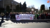 Foto 1 - Padres, madres y alumnos secundan la concentración en el IES Torres Villarroel