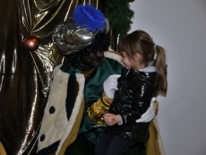 Foto 4 - Los más pequeños reciben la visita de los Reyes Magos 