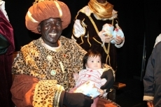 Foto 4 - Los Reyes Magos llenan de ilusión y nervios las calles de Alba de Tormes 