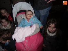 Foto 6 - Gran recibimiento a Sus Majestades en la iglesia parroquial de Linares de Riofrío