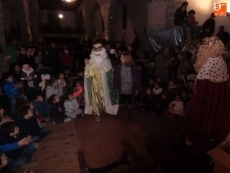 Foto 3 - Gran recibimiento a Sus Majestades en la iglesia parroquial de Linares de Riofrío