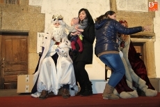 Foto 4 - Un belén protagonizado por niños recibe en Lumbrales a Melchor, Gaspar y Baltasar 