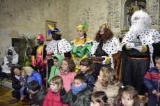Foto 4 - Los Magos adoran al Niño en Boada antes de repartir los regalos