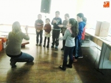 Foto 5 - San Miguel de Valero recibe a los Magos con voces infantiles