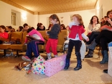 Foto 6 - Melchor, Gaspar y Baltasar eligen una ‘carriña’ para visitar a los niños de Vilvestre