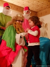 Foto 4 - Melchor, Gaspar y Baltasar eligen una ‘carriña’ para visitar a los niños de Vilvestre