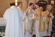 Foto 5 - Multitudinaria entrada de Anselmo Matilla en el presbiterio diocesano