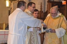 Foto 4 - Multitudinaria entrada de Anselmo Matilla en el presbiterio diocesano