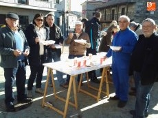 Foto 4 - Los mayores de Linares de Riofrío recrean por séptimo año la tradición de la matanza vecinal