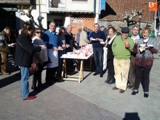 Foto 3 - Los mayores de Linares de Riofrío recrean por séptimo año la tradición de la matanza vecinal