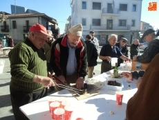 Foto 5 - Los mayores despiden la VII Matanza Tradicional con un gran cocido