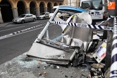 Foto 5 - El conductor del vehículo que colisionó contra una marquesina de autobús superaba la tasa de...