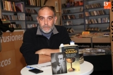 Foto 3 - Óscar Fábrega presenta su libro ‘Prohibido excavar en este pueblo’ 