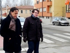 Foto 5 - El rebaje de cerca de 400 bordillos de los barrios trastormesinos da trabajo a 40 desempleados 