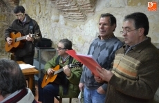 Foto 4 - La Rondalla prepara sus Coplas estrenando local de ensayos