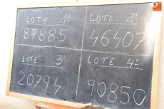 Foto 6 - Los mirobrigenses, fieles a los panecitos y aguinaldos de San Antón en San Andrés