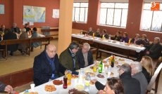 Foto 5 - Los mirobrigenses, fieles a los panecitos y aguinaldos de San Antón en San Andrés