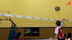 Foto 6 - El Universidad de Salamanca suma y sigue tras vencer a Cristo Rey (3-0)