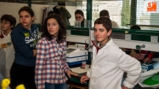 Foto 6 - Alumnos del Maestro Ávila descubren los secretos de la bioquímica