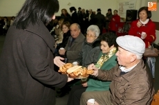 Foto 4 - El frío no resta en Yecla la devoción de vecinos y cofrades a San Sebastián