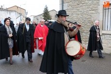 Foto 6 - Los cofrades de San Sebastián lucen de nuevo sus capas negras en Villavieja