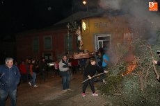 Foto 6 - San Sebastián purifica en La Fregeneda el humo de las hogueras de ‘jumbrios’ 