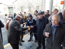 Foto 4 - Los vecinos capean el frío para acompañar a San Vicente en procesión