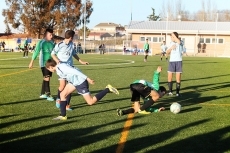 Foto 5 - El Vitigudino recuerda a Juanjo en la victoria “in-extremis” sobre el Cristo Rey (4-5)