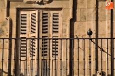Foto 4 - Patrimonio hará cambiar los colores de algunas contraventanas de la Plaza Mayor