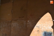 Foto 5 - Colocados los paneles de la Plazuela con su colección de firmas y dibujos