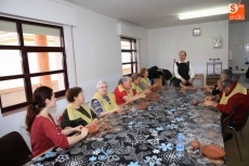 Foto 6 - El Ayuntamiento ofrece por primera vez talleres abiertos temáticos para mayores