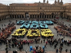 Foto 5 - La Plaza Mayor se convierte en un gran mosaico para celebrar el Bicentenario de Don Bosco