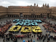 Foto 4 - La Plaza Mayor se convierte en un gran mosaico para celebrar el Bicentenario de Don Bosco