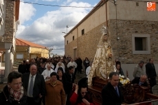 Foto 6 - Los vecinos acuden fieles a su cita con Nuestra Se&ntilde;ora de la Paz