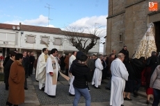 Foto 5 - Los vecinos acuden fieles a su cita con Nuestra Se&ntilde;ora de la Paz