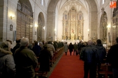 Foto 3 - Los vecinos acuden fieles a su cita con Nuestra Se&ntilde;ora de la Paz
