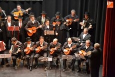 La Rondalla casi llena el Teatro en una velada en la que presentó su nuevo disco