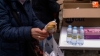 Foto 2 - Los voluntarios participan en el reparto de bocadillos en Anaya