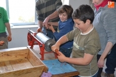 Foto 5 - Los niños aprenden cómo se hace la matanza en el CSA Aldea