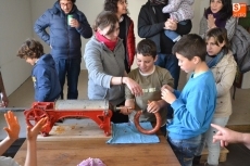Foto 3 - Los niños aprenden cómo se hace la matanza en el CSA Aldea