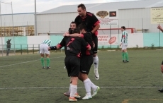 Foto 4 - El Ciudad Rodrigo consigue su primera victoria en 2015 en su provincia favorita