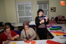 Foto 5 - Imaginación y colorido en el taller de creación de flores