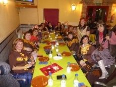 Foto 4 - Indias y vaqueras se juntan en Villoria para cenar en la víspera de Santa Águeda